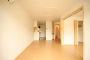 ワイズ I【1階】の居間