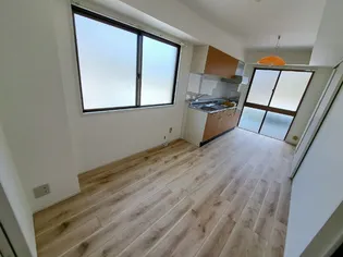 エトワール中間【1階】の居間