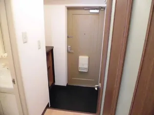 トーカンマンション本町【2階】の玄関
