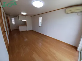 プラム・グローヴ【1階】の居間