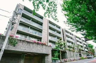 フレンシア外苑西【1階】の外観