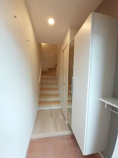 フロレゾン B【2階】の玄関