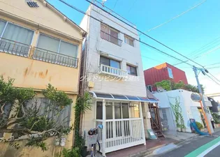 東荘【3階】の外観