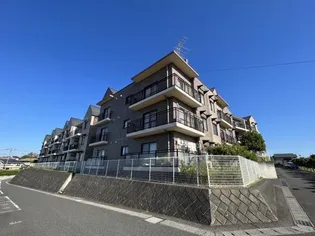 ロイヤルヒルズA棟【1階】の外観