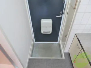 ブルージェント国見【2階】の玄関