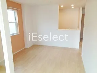 オーバーフォレストIII【1階】の居間