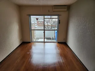 リバーハイツ豊岡【3階】の居間