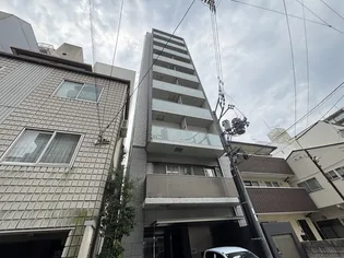 ララ クスタの画像