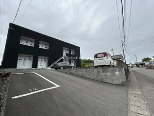 鹿児島県姶良市西餅田【アパート】の外観