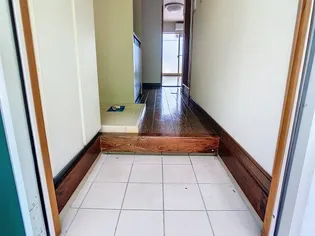 メゾン・ドゥ・マキ ウエスト【2階】の玄関