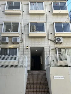 アークヴィラ四谷【2階】の外観