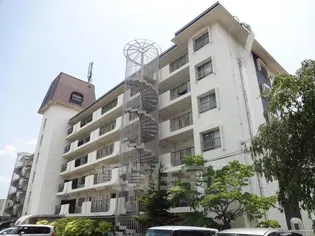 ハイツ三ツ池台の外観