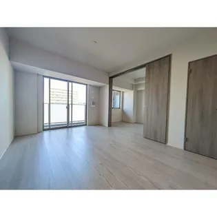 エクセレント ザ タワー【5階】の居間