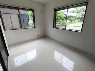 ロイヤルハイツ川西【1階】の内装