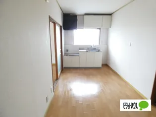 メゾン岩渕 A棟【2階】の居間