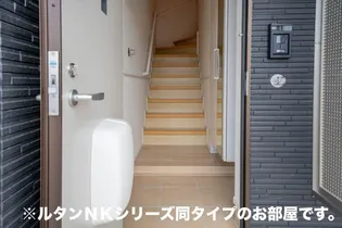 イーストブルー II【2階】の玄関