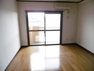 メゾンブローニュ 6【1階】の居間