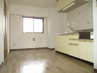 フローレンス尾前【4階】の居間