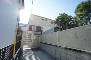 アヴィオ都立大【2階】の外観