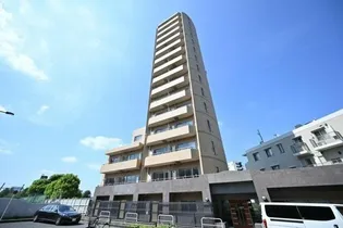 クローバー六本木【2階】の外観