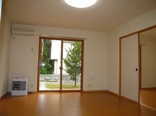 桜 A棟【1階】の居間