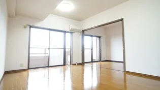 サンマンションアトレ青山【2階】の居間