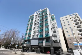 ノヴァ知事公館前の画像