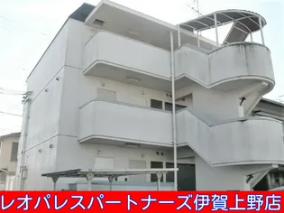 グリーンマンション【2階】の外観