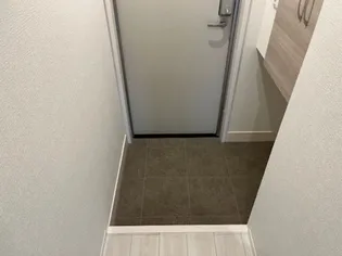 ロイヤルタウン上峰C【2階】の玄関