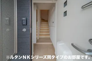 イーストブルー II【2階】の玄関