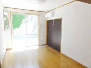 ベルマーレ遠山【2階】の居間