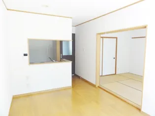 ベルマーレ遠山【2階】の居間