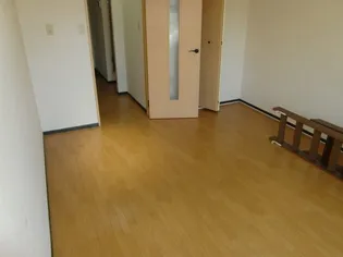 クレストール餅ヶ浜【2階】の居間