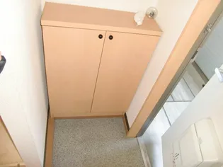 クレストール餅ヶ浜【2階】の玄関