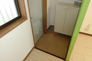 ノースヴィレッジ【2階】の玄関