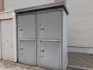 バ ミィ・ウィング【2階】の内装