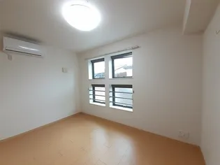 バ ミィ・ウィング【2階】の内装