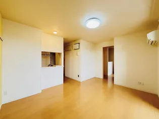 ヴィラーチェ・ちひろ B棟【2階】の居間