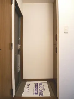 シャン・ド・フルール【1階】の玄関