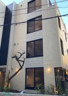東京都新宿区市谷仲之町【マンション】の外観