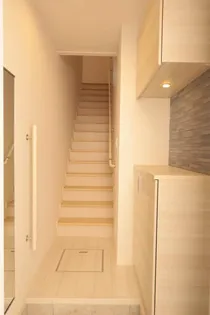 シダーヒルズ【2階】の玄関