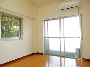 コンフォート岡【2階】の居間