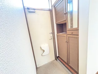 コーポキャロルL棟【1階】の玄関