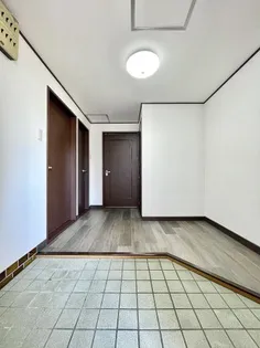 シャトレ小川の玄関