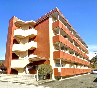 カレッジヒルズ【1階】の外観