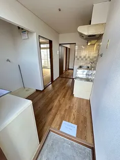 シティハウス安養寺【1階】の玄関