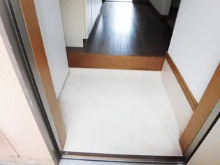 フェアステージ一ノ坪II【1階】の玄関