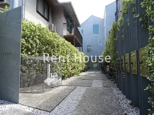 東京都世田谷区北沢4【一戸建】の外観