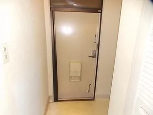 ドーマミウラ【1階】の玄関