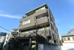 レジデンス広尾【1階】の外観